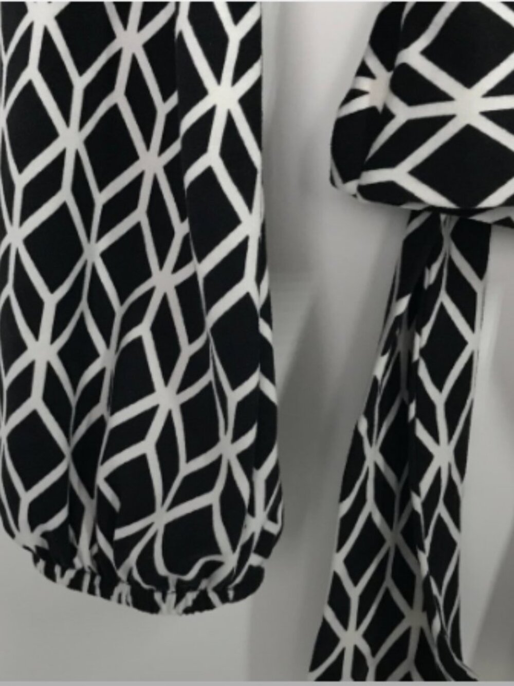 Women's L/S Top | Black/White Geometric & Side Tie - Picture 4 of 8